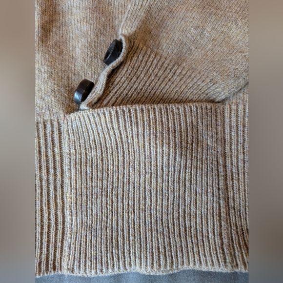 Chloe Beige Wool Deep V Cardigan w/Pockets & Buttons - Picture 6 of 11